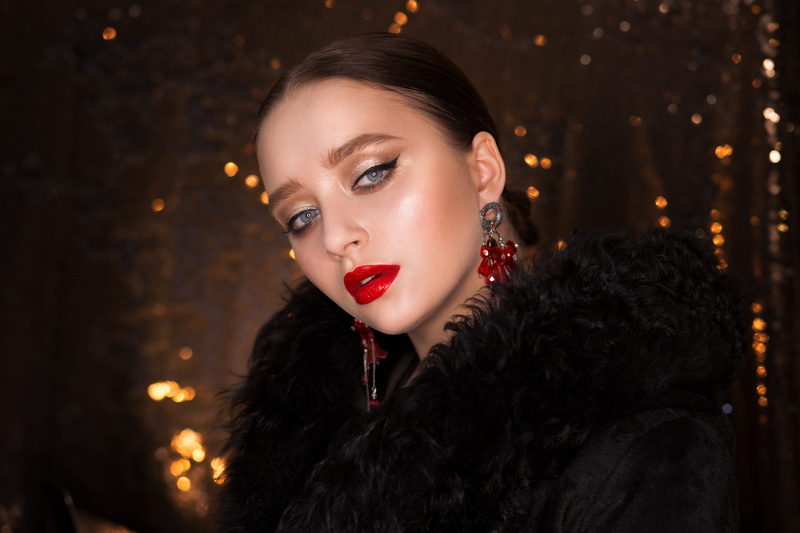 earrings, hair, young adult, style, beautiful woman, red, body part, human face, jewelry, arrow, luxurious, curly hair, cosmetics, views, adult, charm