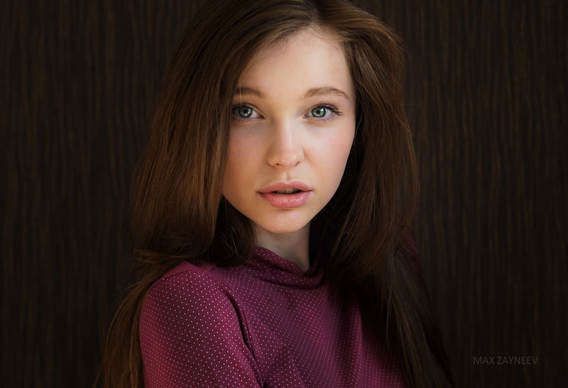 lips, light, 1080P, violet, portrait, natural, beauty, Christina Vostruhina, look, sweatshirt, russian, long-haired, hair, bokeh, studio, fascinating
