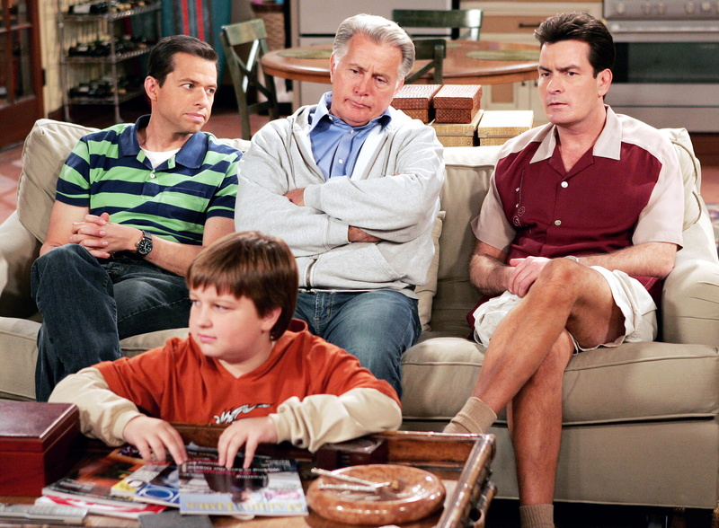 1080P, the series, characters, John Cryer, actors, Angus T. Jones, Two and a Half Men, Alan Harper, Charlie Harper, Charlie Sheen, Jake Harper