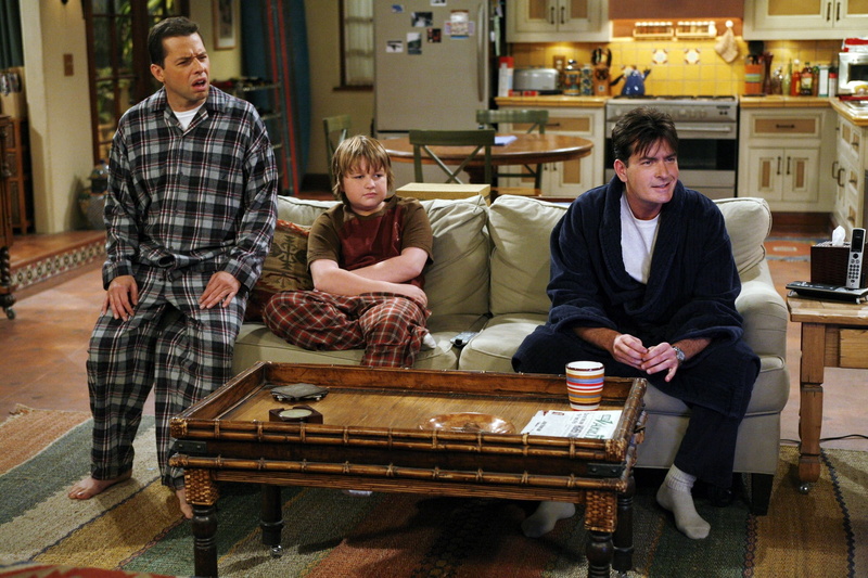 Charlie sheen,   jake harper, young adult, young men, emotion, Jake harper, lifestyles, males, adult, looking at camera, Angus t jones, group of people