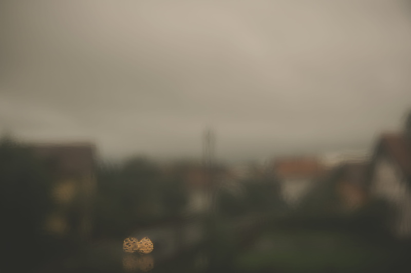 drops, focus on foreground, window, fog, barrier, copy space, landscape, dusk, nature, outdoors, environment, day, 5K, no people, cityscape, building exterior