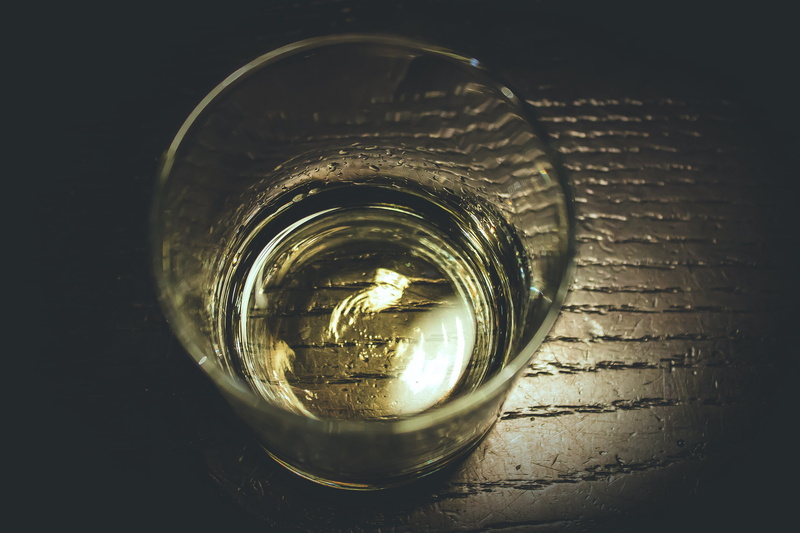 drinking glass, whisky, 2K, minimalism, no people, glass - material, dark, shape, ardbeg, circle, yellow, singlemalt, glass of whisky, drink, food and drink