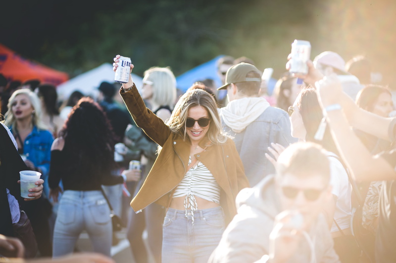 leisure activity, crowd, fashion, booze, young adult, watching, can, audience, summer, party, style, festival, holding, weekend activities, beer, fun, blonde