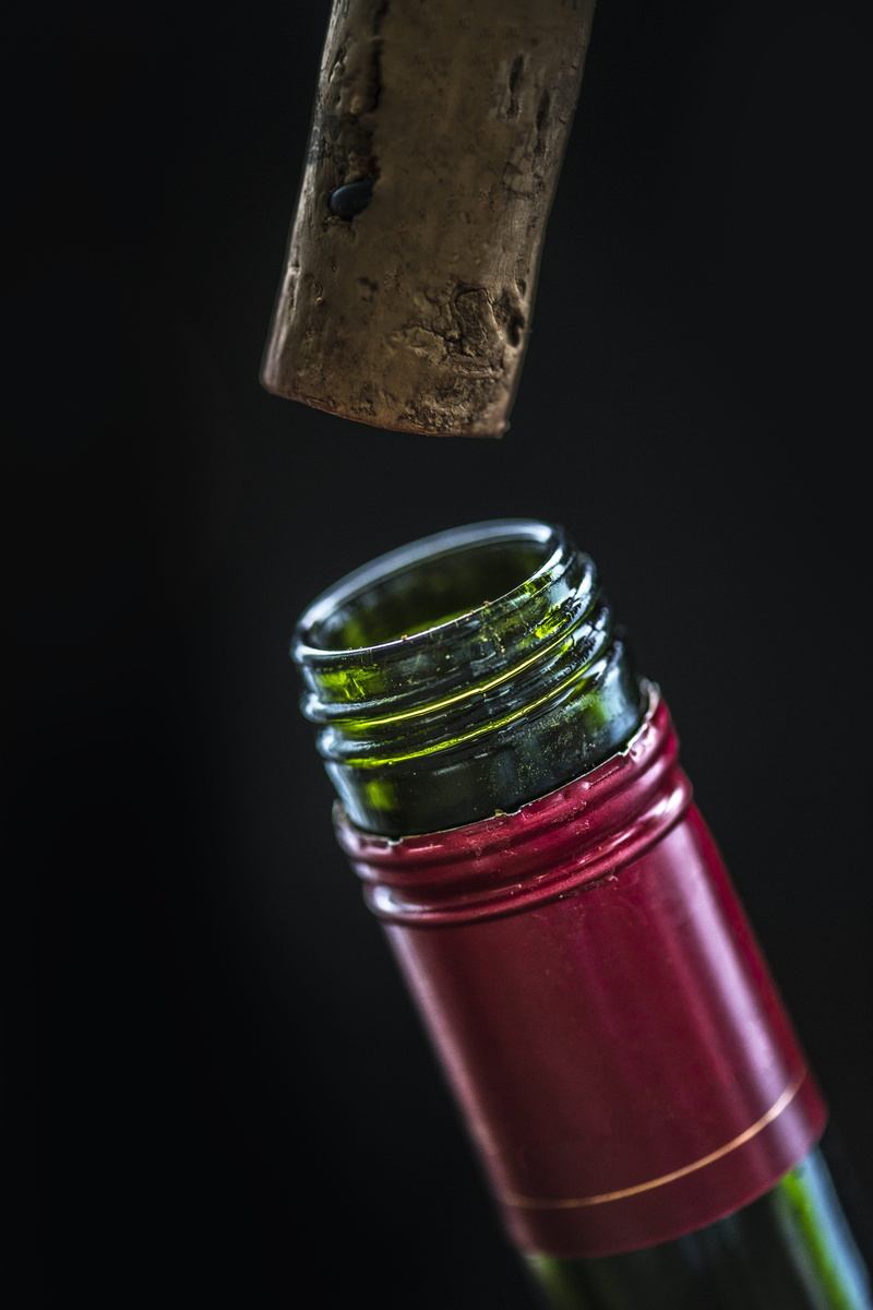 red wine, copy space, whiskey, liquid, tasting, no people, wine, macro, alcohol, opening, indoors, studio shot, red, glass, bottleneck, 4K, thirsty, corkscrew
