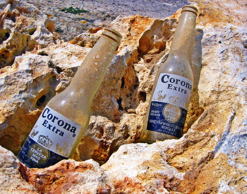 nature, alcohol, Bottles, container, sign, message, bottle holder, Empty, liquid, bottle, communication, Corona, 2K, information, script, beverage, mexico