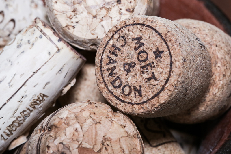 closeup, close-up, food, beverage, 2K, champagne, party, cold, nightlife, text, booze, wood, lunch, group, spirit, food and drink, bar, day, indoors, alcohol