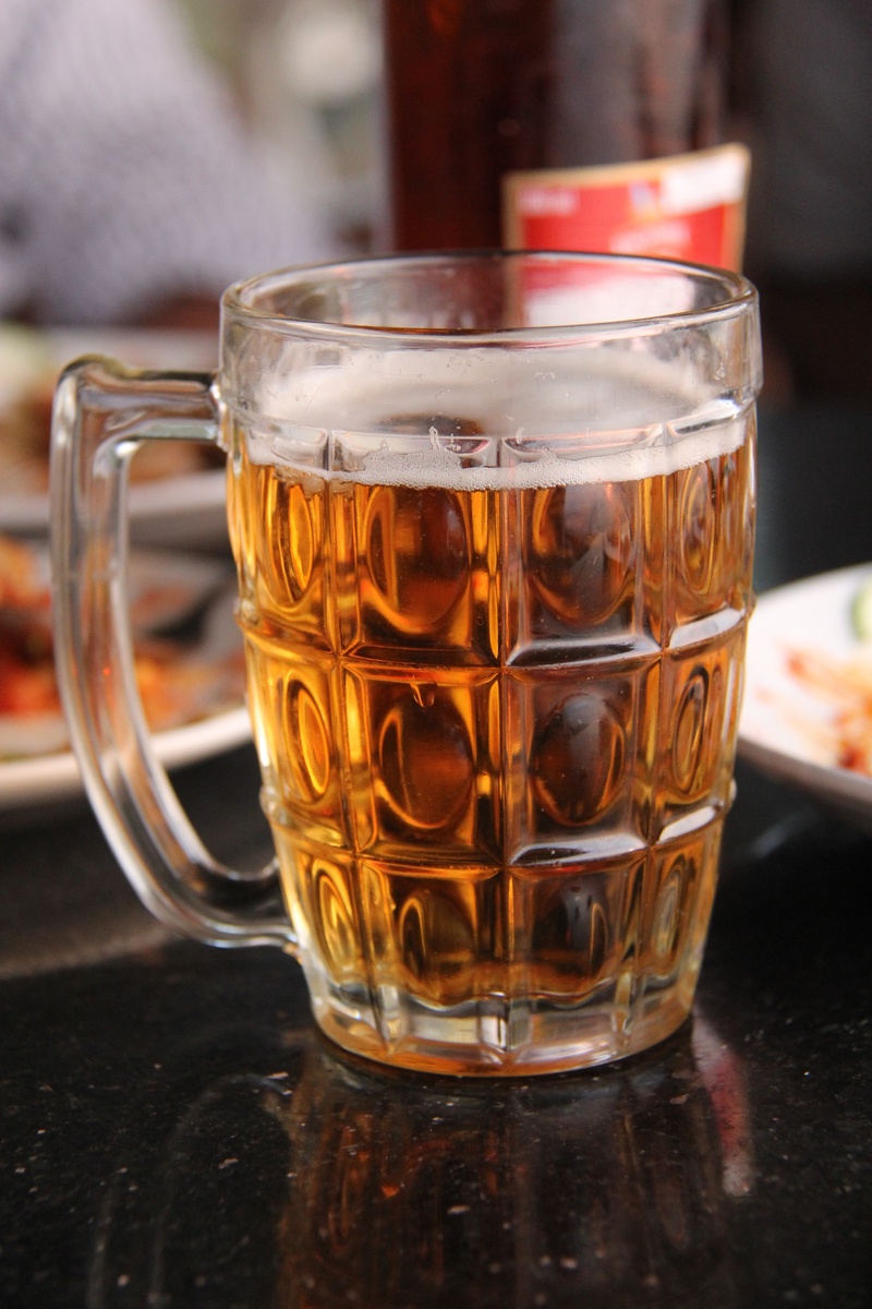 drinking glass, 5K, food and drink, household equipment, liquid, cup, still life, ale, alcoholic, no people, beverage, pub, cheers, nearly, drink, counter