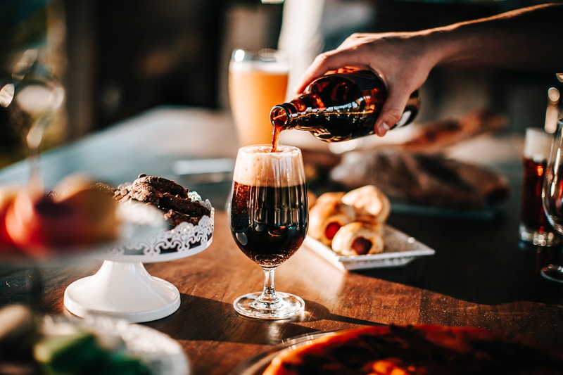 real people, food, alcoholic beverage, person, drink, freshness, hand, pouring, human body part, 5K, selective focus, glass, beverage, alcoholic drink