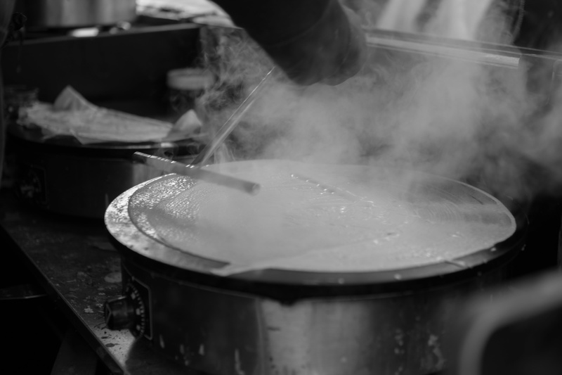pan, preparing food, close-up, street food, delicious, heat - temperature, cooking pan, sweet, tasty, smoke - physical structure, selective focus, kitchen utensil