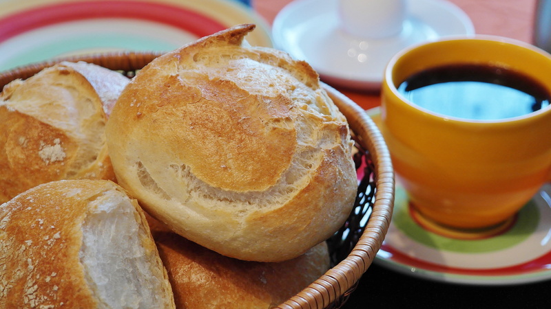 snack, indulgence, kitchen, freshness, weizenbroetchen, cup, bake, bakery, drink, wheat flour, baked goods, no people, mug, ready-to-eat, food, table, bread