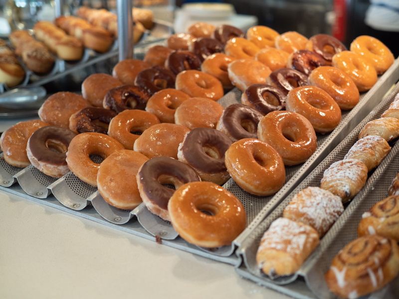 indoors, store, calories, indulgence, snack, baked, temptation, no people, sweet, treat, tray, 5K, close-up, sweets, order, ready-to-eat, freshness, glazed