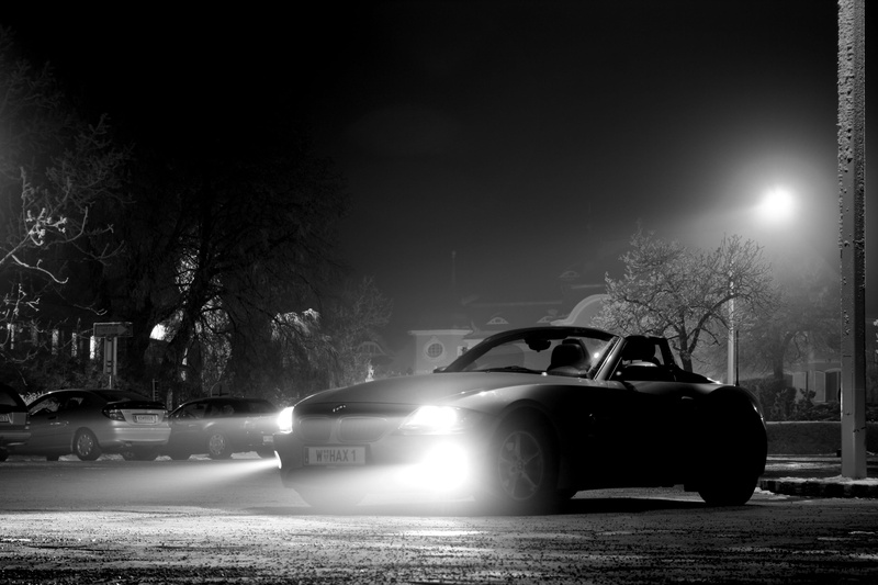 tree, nature, night, building exterior, z4, illuminated, built structure, vehicle, pkw, street light, convertible, street, road, city, no people, transportation