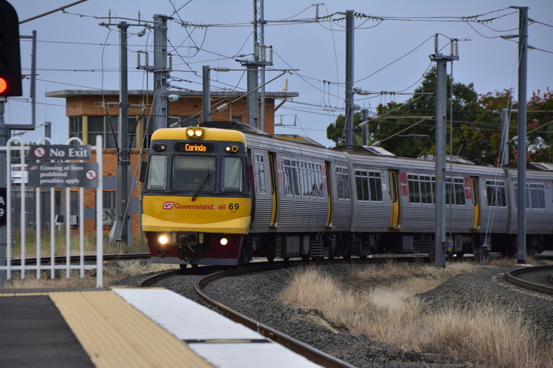 australia, mode of transportation, arrival, land vehicle, mode of transport, corinda, transportation, yellow, architecture, rail transportation, city, nature