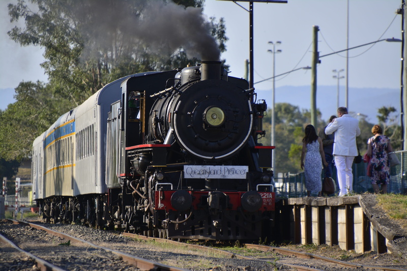 commuter, men, steam train, subway, journey, delivery, passenger, rail transportation, travel, railroad track, transportation, technology, departure, transport