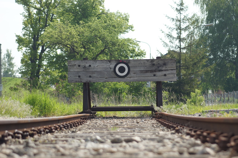 railroad track, transportation, mode of transportation, sign, buffer stop, nature, seemed, day, no people, communication, leaf, number, rail transportation