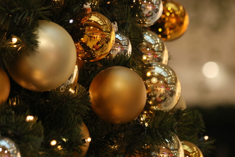 christmas ornament, holiday - event, decoration, trappings, indoors, flask, celebration, 5K, christmas tree, hanging, sphere, illuminated, christmas decoration