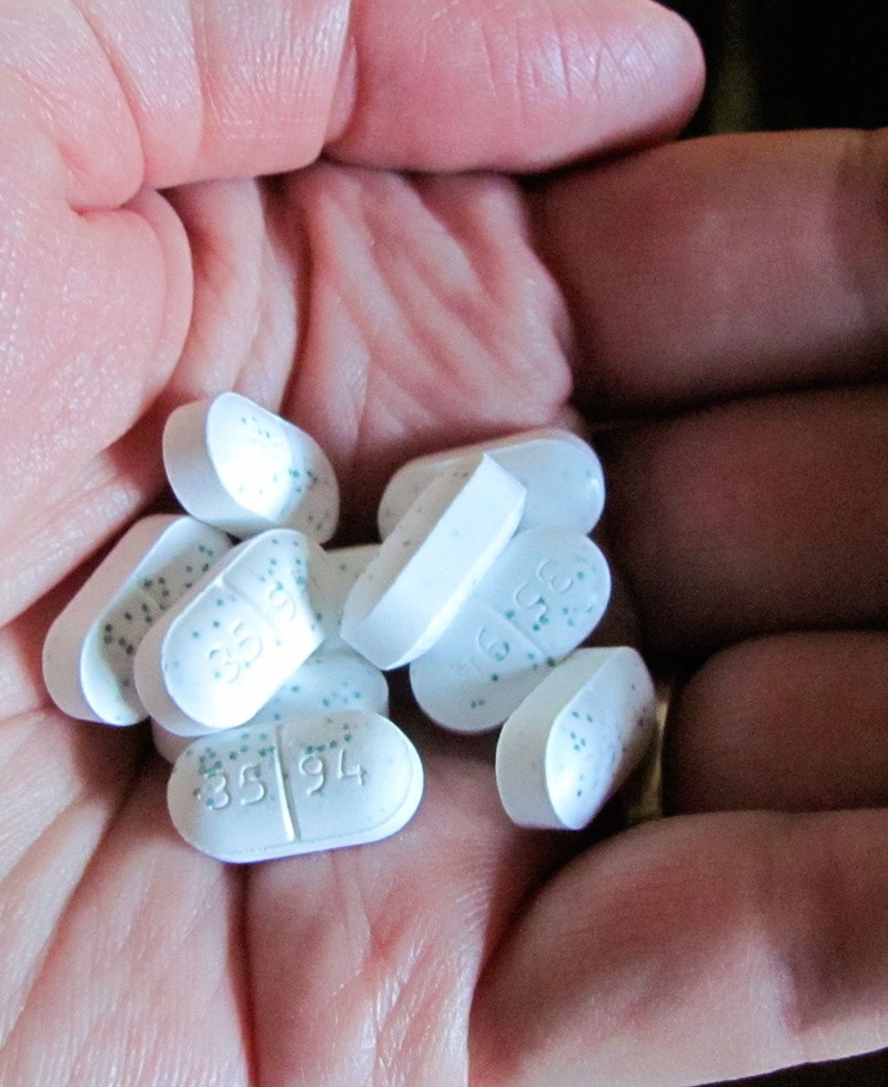 addict, pharmacy, tablets, medicament, human finger, sick, hand, clinic, human hand, adult, real people, medicinal, medical, finger, nail art, holding