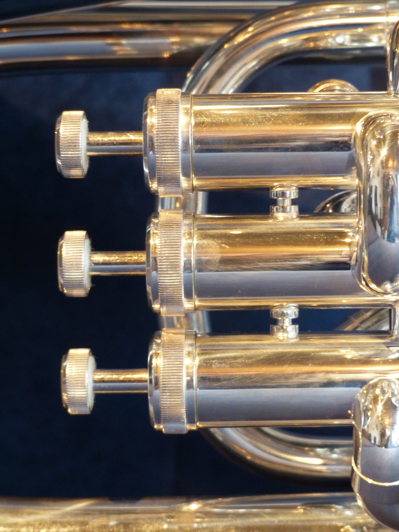 trumpet, bugle, pipes, still life, connection, electrical equipment, gold colored, silver, detail, colored, sheet, rays, trains, brass instrument, metal