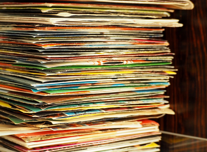 close-up, indoors, sound, in a row, tinge, pattern, 4K, order, hang up, analog, music, nostalgic, records, full frame, music playback, arrangement, business