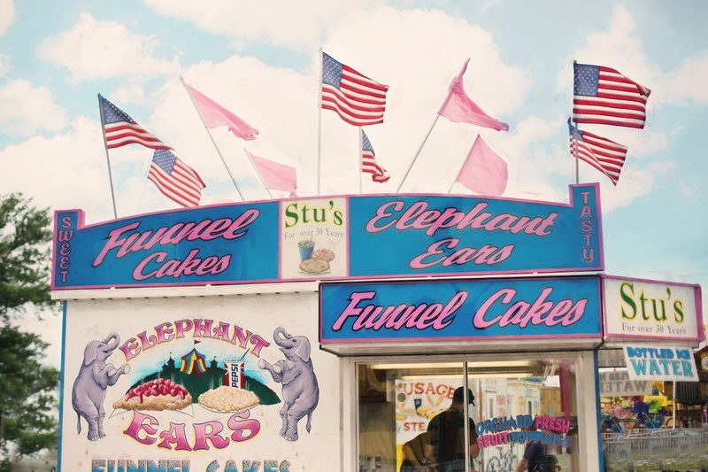cloud - sky, outdoors, amusement, business, funnel, architecture, food and drink, building exterior, communication, 5K, concession, county fair, concession stand