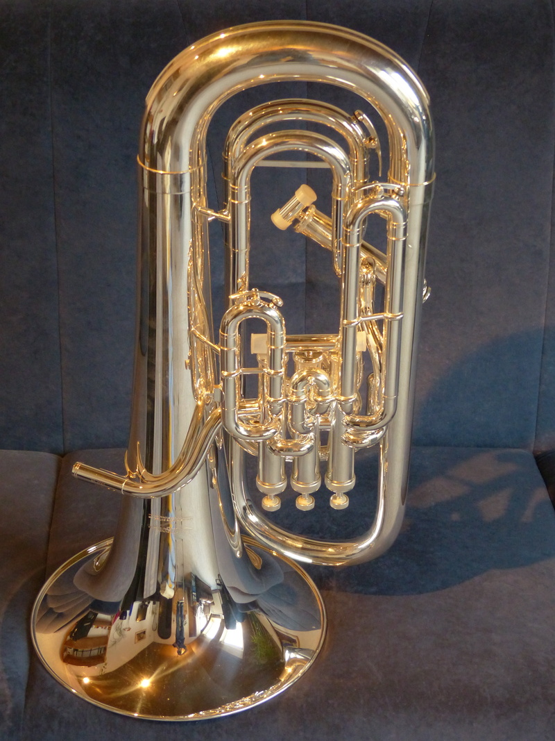 trains, shiny, reflection, no people, arts culture and entertainment, instrument, périnet valves, pipes, close-up, brass, shine, music, saxophone, sheet