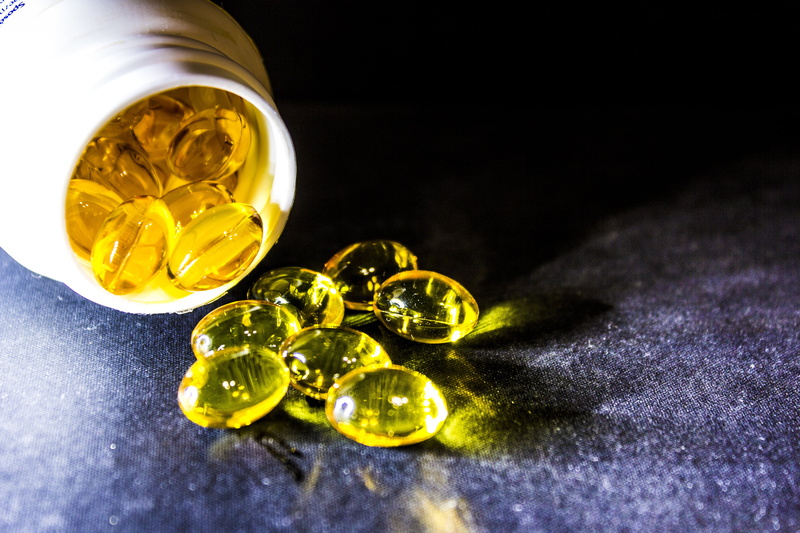 container, herbal medicine, vitamins, luxury, large group of objects, food and drink, pill, black background, copy space, nutritional supplement, healthy lifestyle
