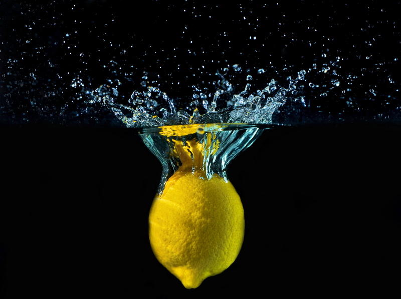 impact, movement, black background, bark, bubble, yellow, close-up, drops, healthy eating, fall, dropped, citrus Fruit, motion, nature, lemon, water, studio shot