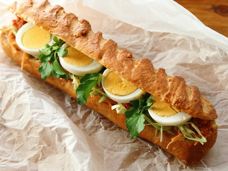 high angle view, arugula, fast Food, paper, table, lunch, onion, baguette, still life, submarine Sandwich, slice, toasted, breakfast, indoors, vegetable
