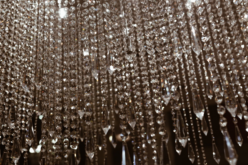 abundance, glass, backgrounds, celebration, illuminated, motion, lighting equipment, close, night, 5K, no people, bokeh, chandelier, expensive, crystal