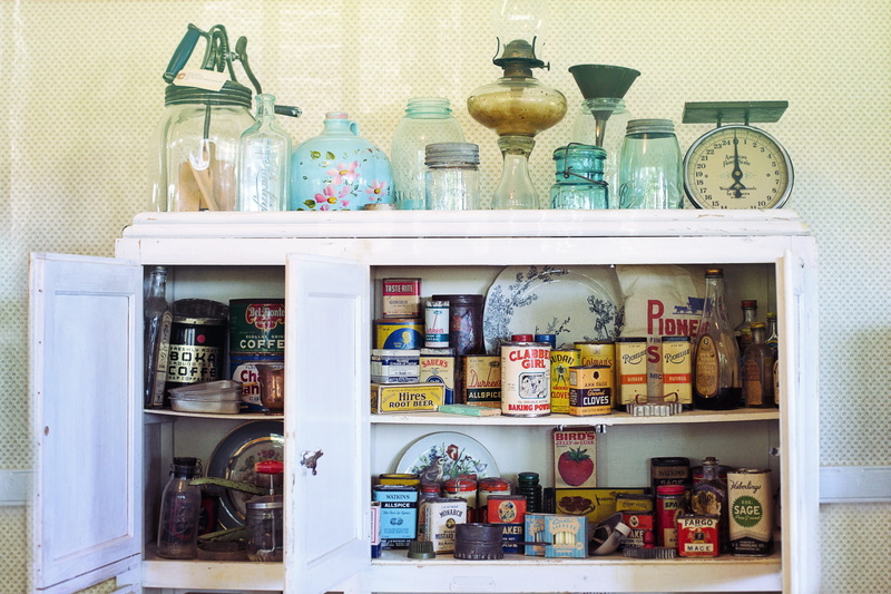 on top, open, domestic room, top, domestic life, 5K, weighing scale, drink, order, retro, vintage, no people, kitchen, rations, herbs, large group of objects