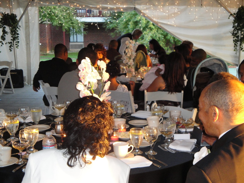 architecture, united states, dining, amor, alegría, adult, leisure activity, massachusetts, glass, flowers, reception. boda, mesas, wedding, group of people