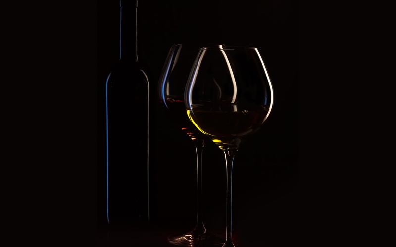 4K, still life, black background, freshness, bottle, wine, drinking glass, indoors, glass, copy space, close-up, wineglass, red wine, no people, dark
