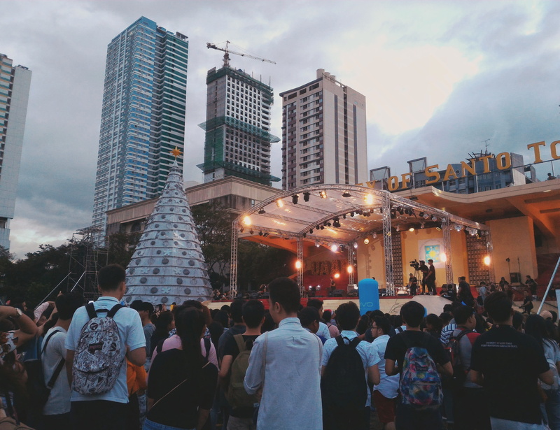 building, outdoors, large group of people, fun, paskuhan, sky, lifestyles, real people, built structure, city, 8K, adult, celebration, manila, pilipinas