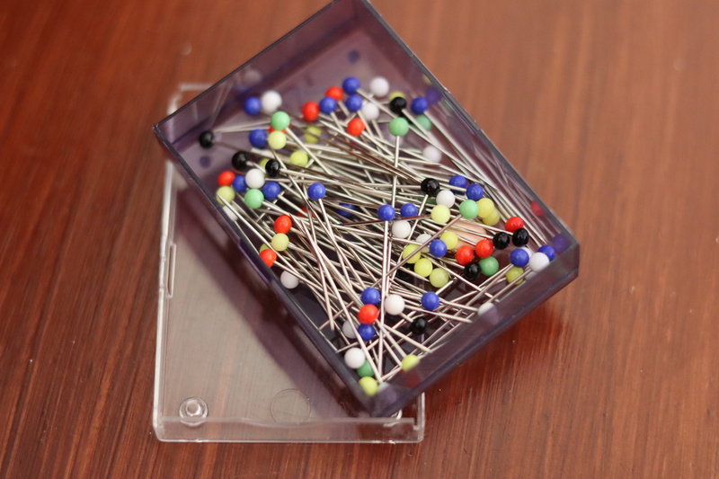 hobby, tailor, needle, sew, wood, abundance, stitch, no people, multi colored, 5K, indoors, stilettos in a box, variation, close-up, collection, sewing