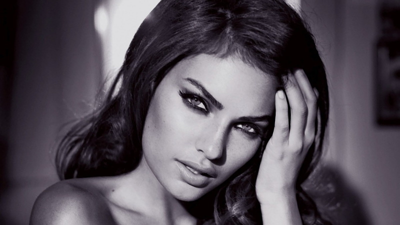 close-up, emotion, young women, indoors, waiting, headshot, looking at camera, beautiful woman, women, body part, one person, human body part, focus on foreground
