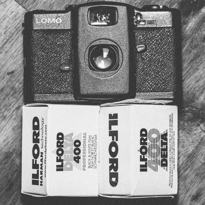 photography themes, fun, 35mm, photo, technology, indoors, still life, shutter, old-fashioned, communication, film, wood - material, close-up, 2K, vintage