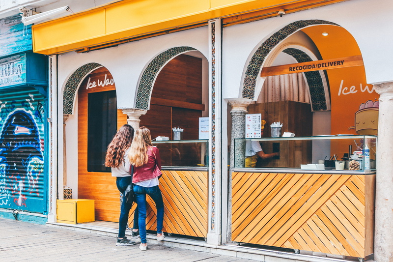 drink, mid adult women, stall, casual clothing, jacket, 4K, woman, blonde, people, standing, food, young adult, architecture, street, togetherness, looking