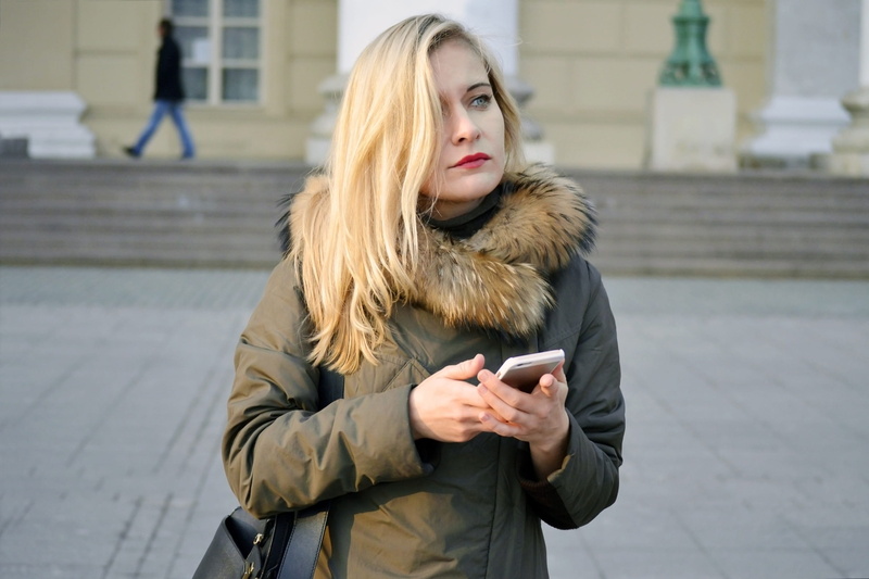 smartphone, city Life, theater, young Women, wireless technology, one Person, caucasian Ethnicity, theatre, people, women, tourism, holding, hairstyle