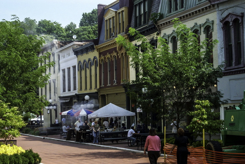 nature, day, Frankfort, city, 1080P, plant, Downtown, buildings, outdoors, lifestyles, urban Scene, real people, frankfort, street, window, house, United States