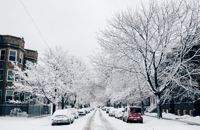 transportation, snowing, built structure, architecture, united states, lincoln square, land vehicle, cars, city, chicago, street, mode of transportation