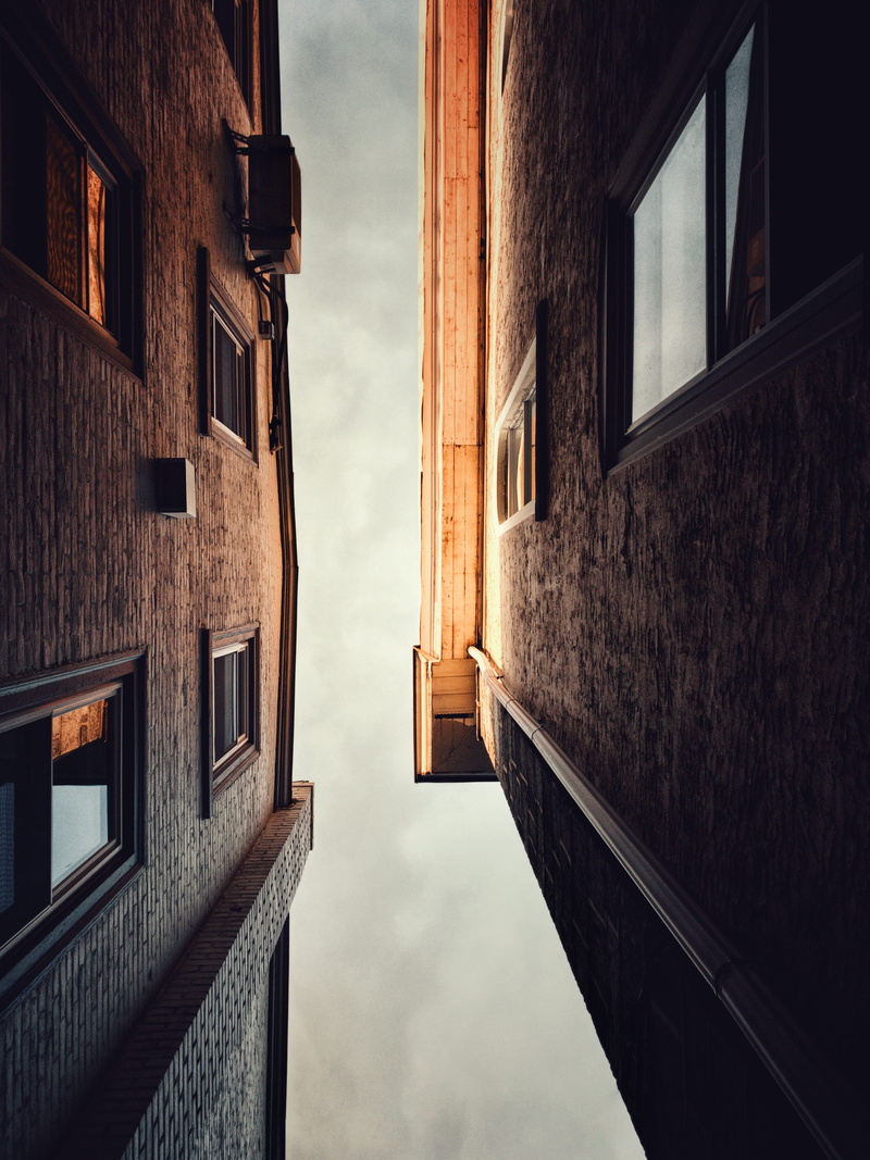 corner, home decor, urban, wall - building feature, metropolis, light, architecture, reflection, 4K, alley, low angle view, outdoors, residential district