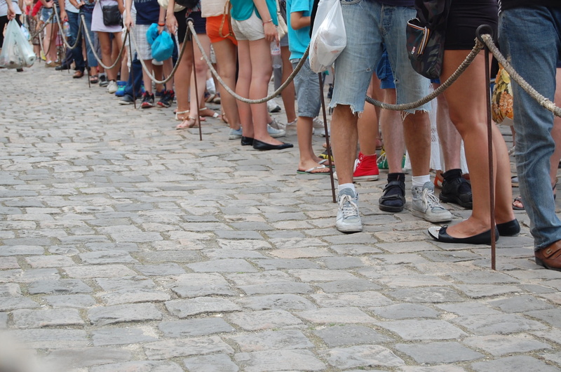 cobblestone, group of people, lifestyles, city, casual clothing, streets, body part, large group of people, 1080P, group, day, real people, queue, adult