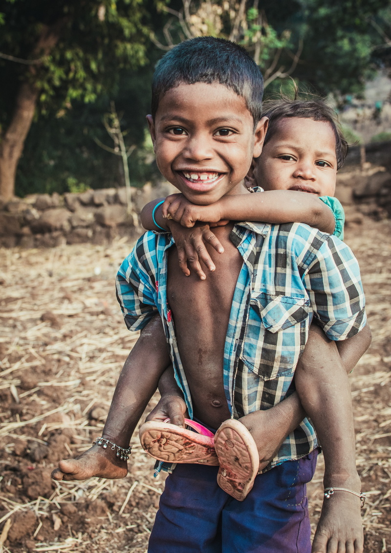 family, positive, happiness, two people, hope, real people, smiling, boy, smile, help, boys, outdoors, outdoor, asia, 5K, india, memories, land, field