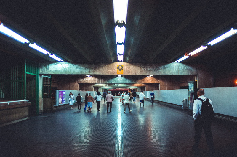 large group of people, tunnel, 2K, public transportation, commuters, indoors, underpass, flooring, lighting equipment, subway station, building, crowd
