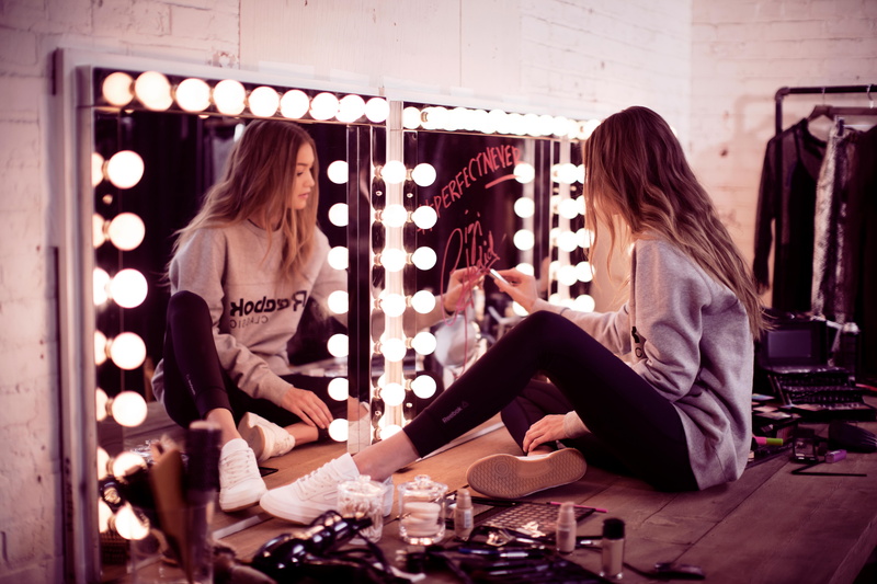 hair, young women, choice, 4k, indoors, gigi hadid, human hair, sitting, lifestyles, fashion, people, long hair, adult, 8K, beauty, beautiful woman, mirror