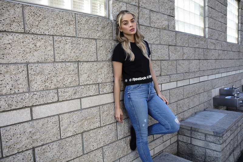 women, wall, T-shirt, 720P, model, blonde, long hair, Jasmine Sanders, Reebok, bricks, jeans