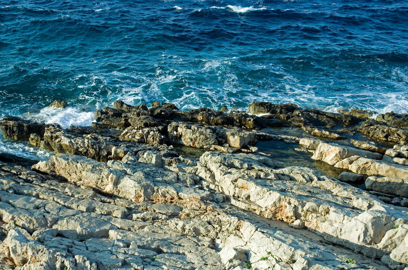 summer, lazur, sea, waves, holidays, island, rocky coastline, no people, motion, the waves, the stones, noise, wave, rest, nature, tranquility, 4K, beach