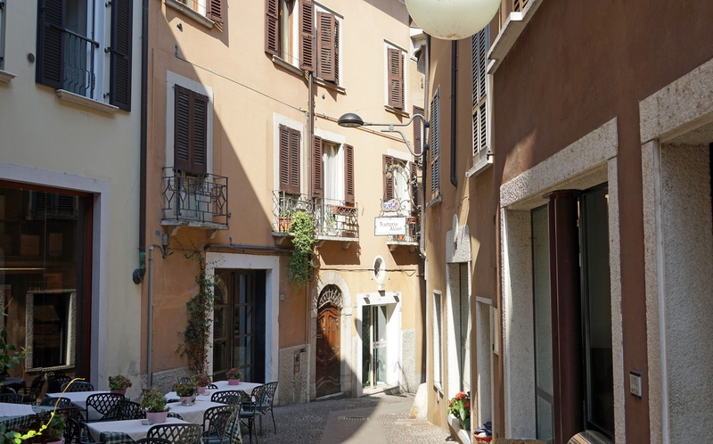 architecture, europe, Alley, street, narrow, Old Town, day, outdoors, building Exterior, town, residential Building, italy, urban Scene, city, built Structure