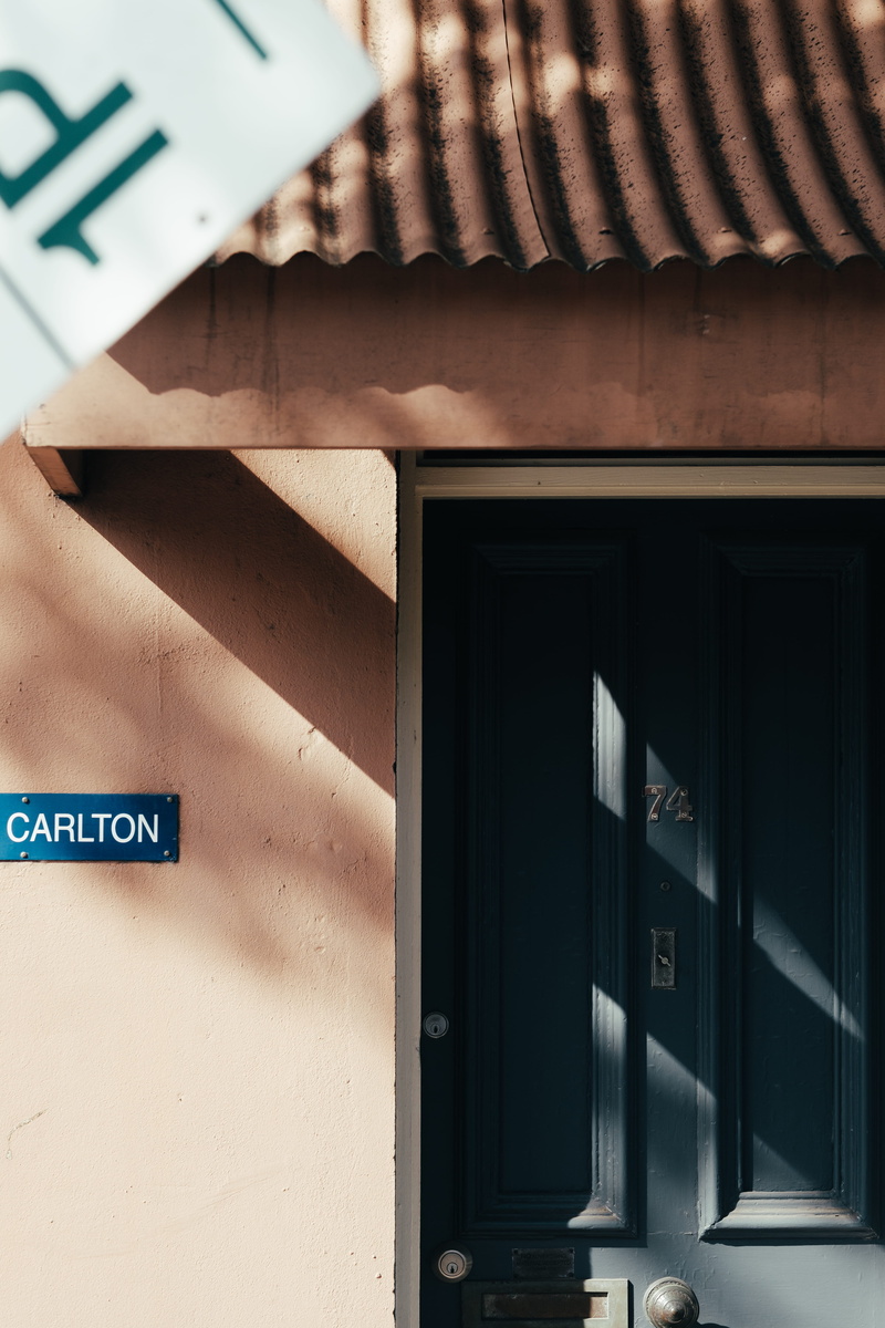 near, sign, shadow light, street, non-western script, wall - building feature, 74, 5K, entrance, communication, day, text, door knob, buidlign, 56mm, no people