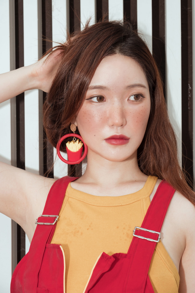 young adult, fujifilm, model, food, woman, clothing, portrait, front view, women, headshot, face, 5K, sweets, human, brown, wood, brown hair, wearing